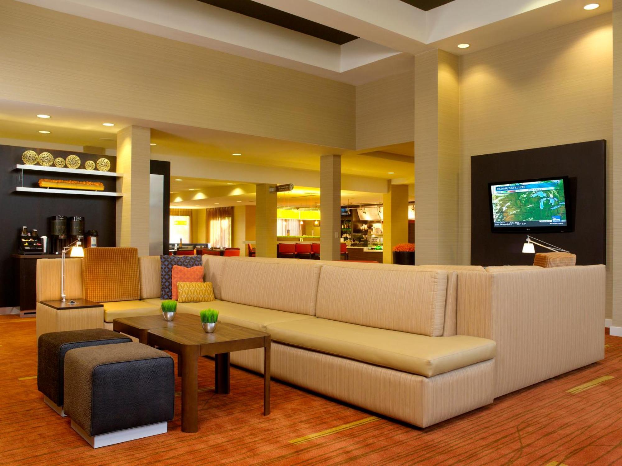Courtyard Philadelphia/Langhorne Hotel Exterior photo