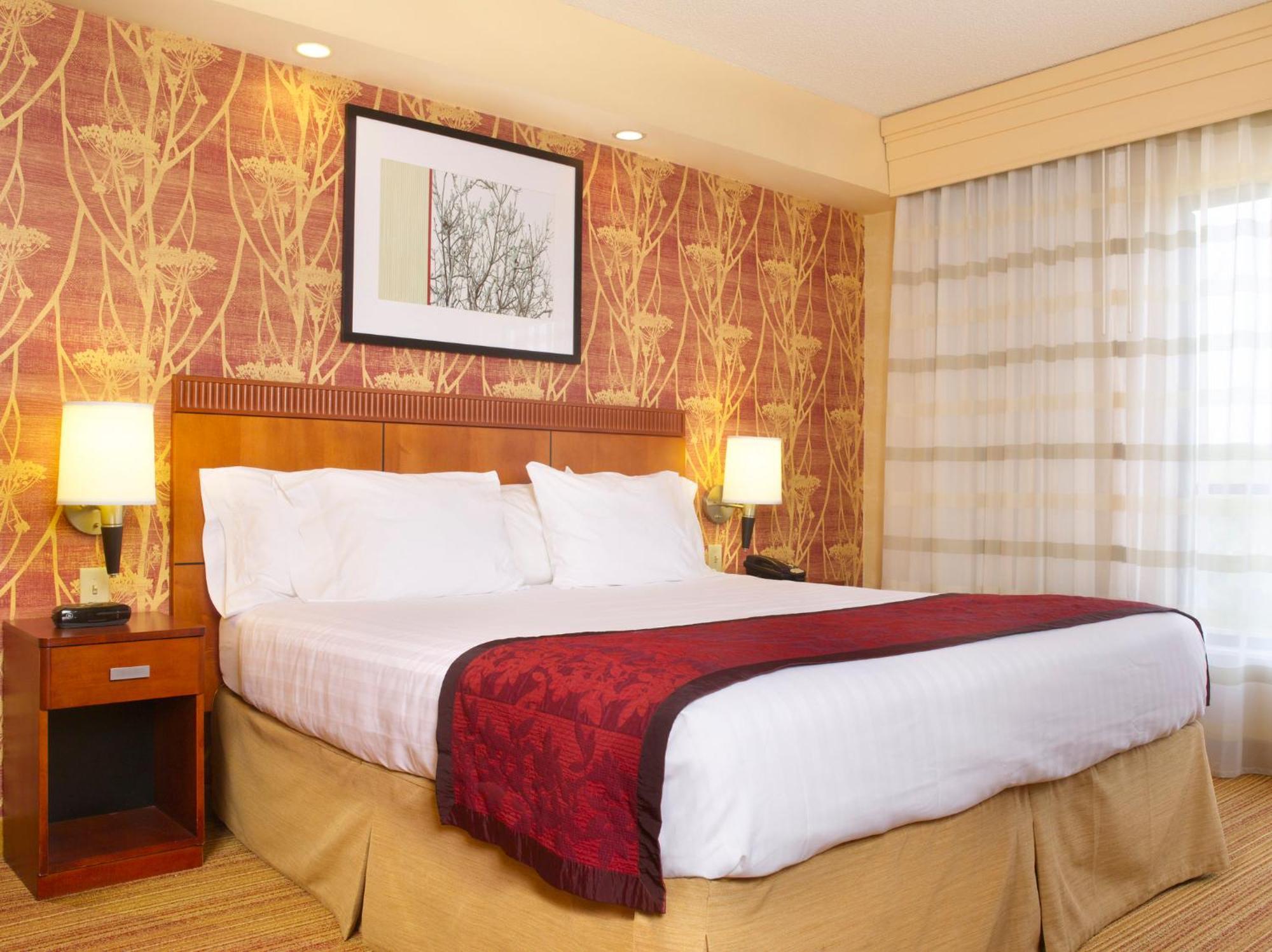 Courtyard Philadelphia/Langhorne Hotel Exterior photo