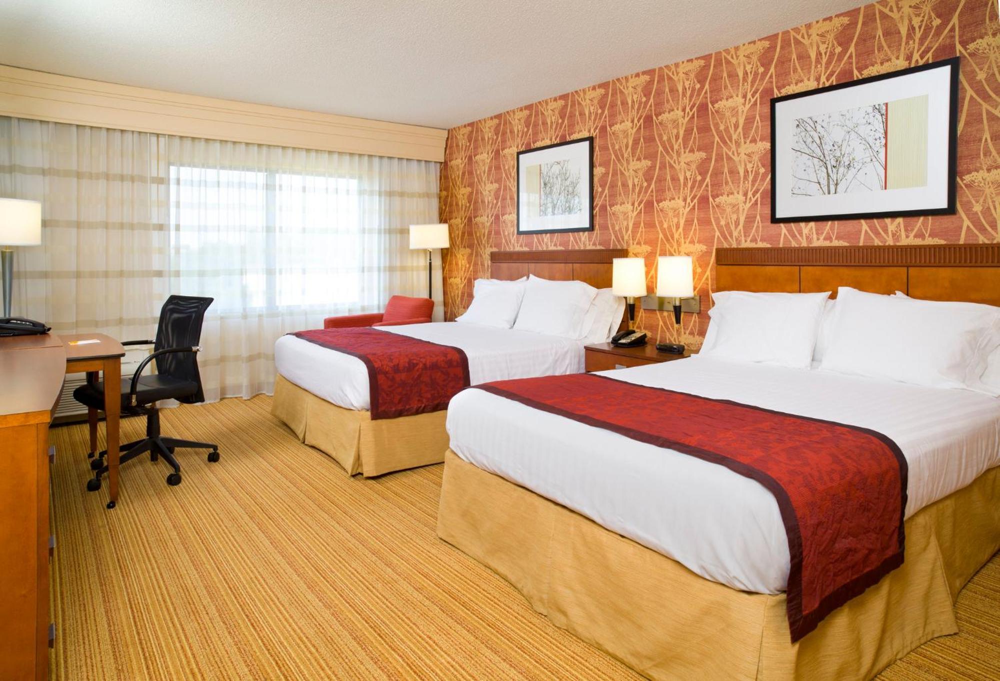 Courtyard Philadelphia/Langhorne Hotel Exterior photo